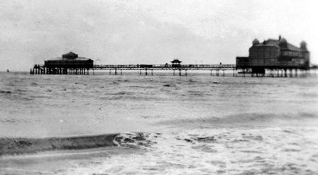 Lytham Pier in the 1920s. The Floral Hall is at the pierhead, by the jetty.
