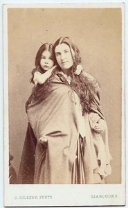 Carte de visiteportrait of a gypsy mother & daughter by Samuel Oglesby, Llandudno.